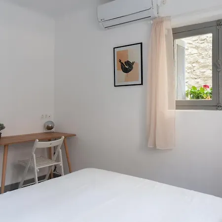 Hostel Dioskouros *