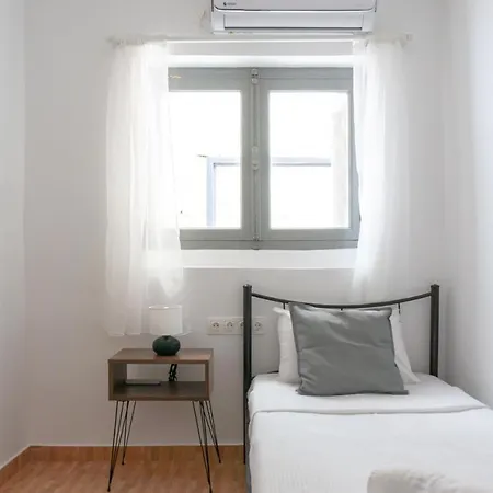 Dioskouros Hostel *