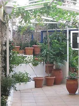 Dioskouros Hostel *